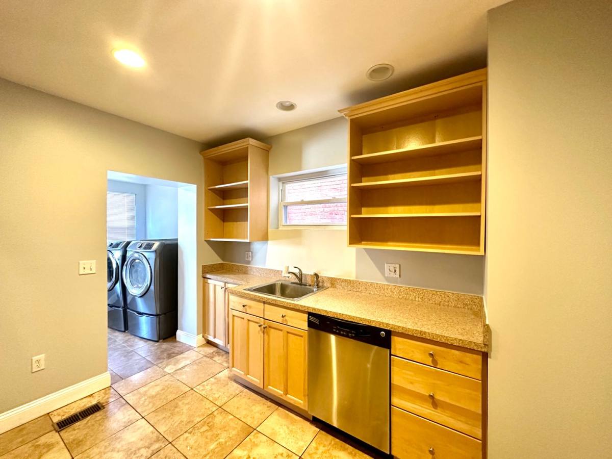 Townhouse for rent at 816 W 37th St, Baltimore, MD 21211