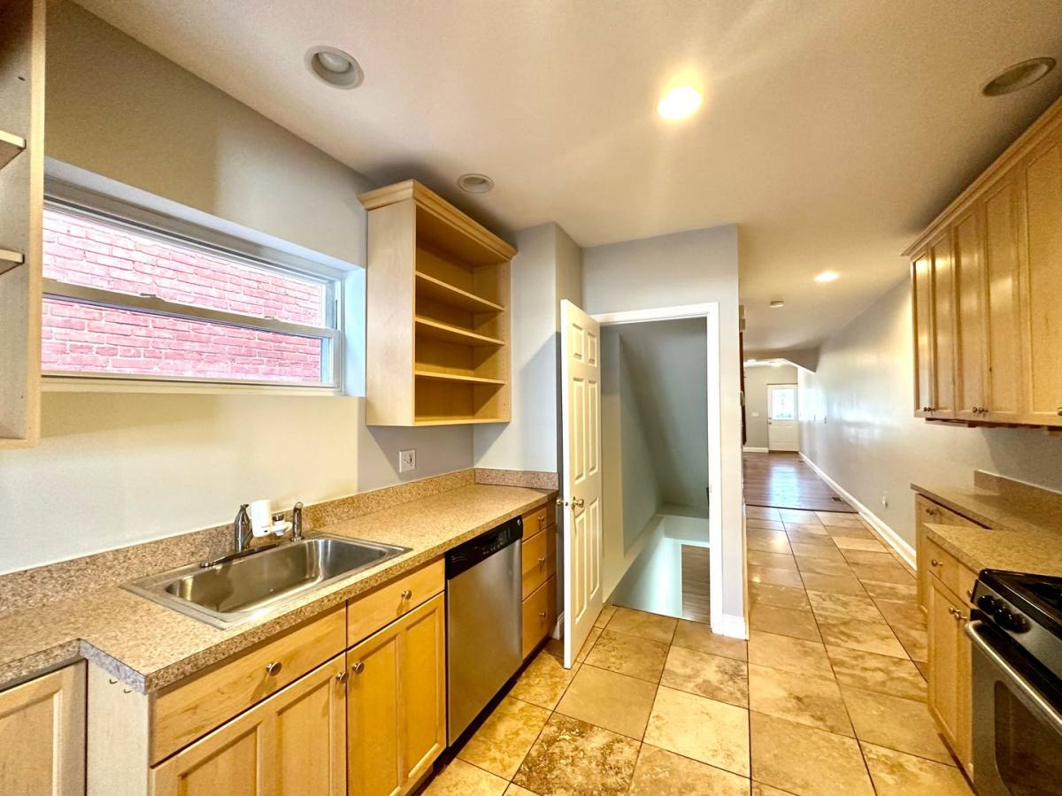 Townhouse for rent at 816 W 37th St, Baltimore, MD 21211
