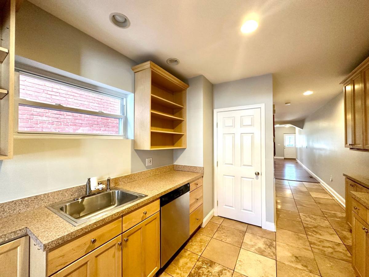 Townhouse for rent at 816 W 37th St, Baltimore, MD 21211