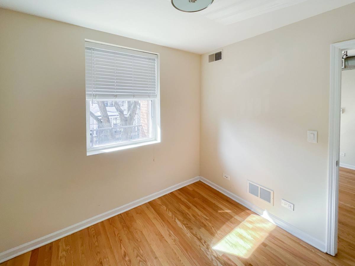 Apartment for rent at 2520 W Leland Ave, Chicago, IL 60625