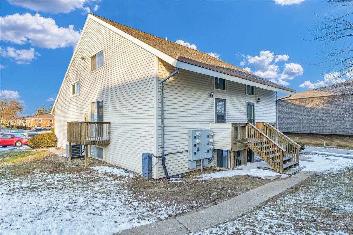 Townhouse for rent at 717 Fairmont Dr, Bloomington, IL 61704