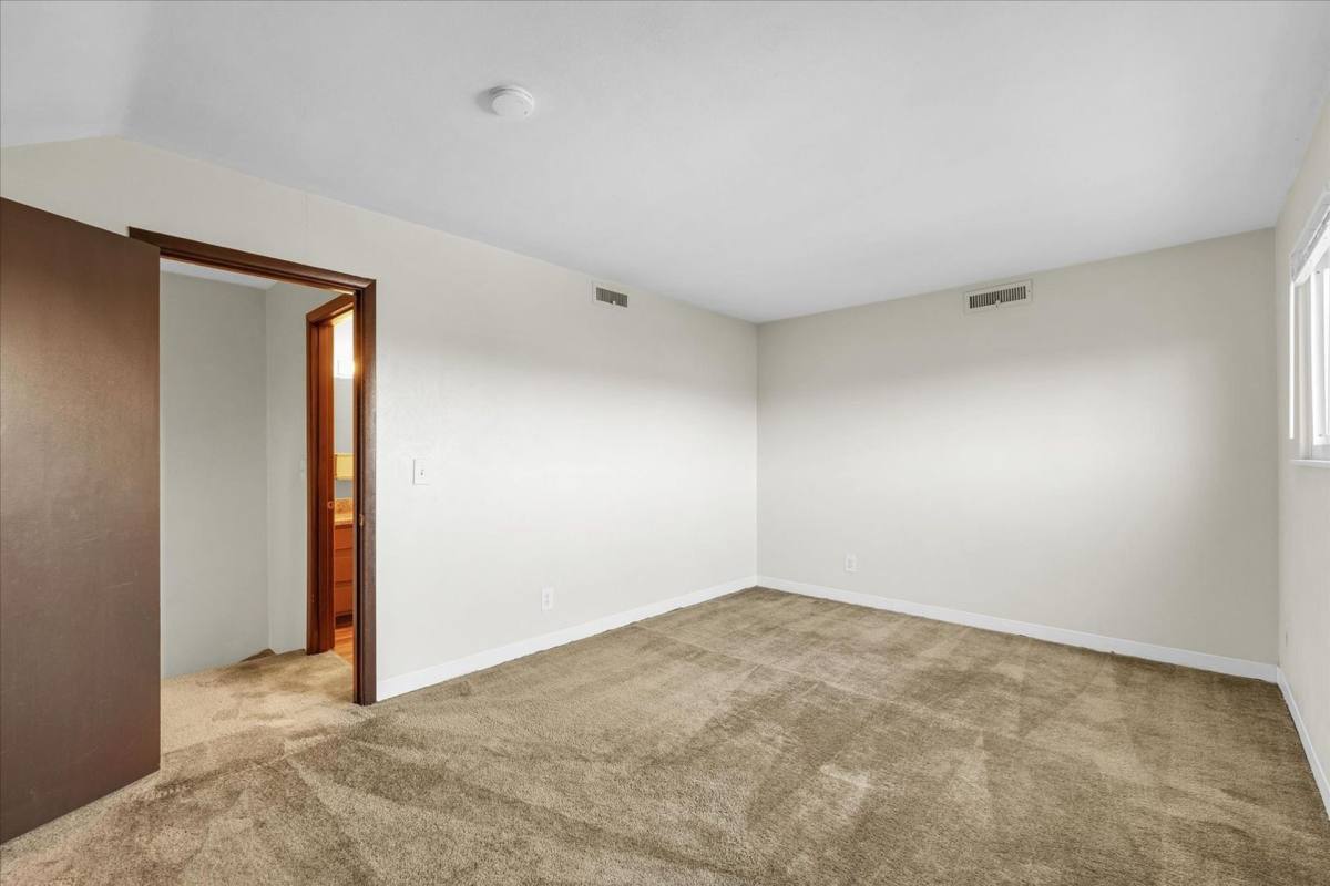 Townhouse for rent at 717 Fairmont Dr, Bloomington, IL 61704