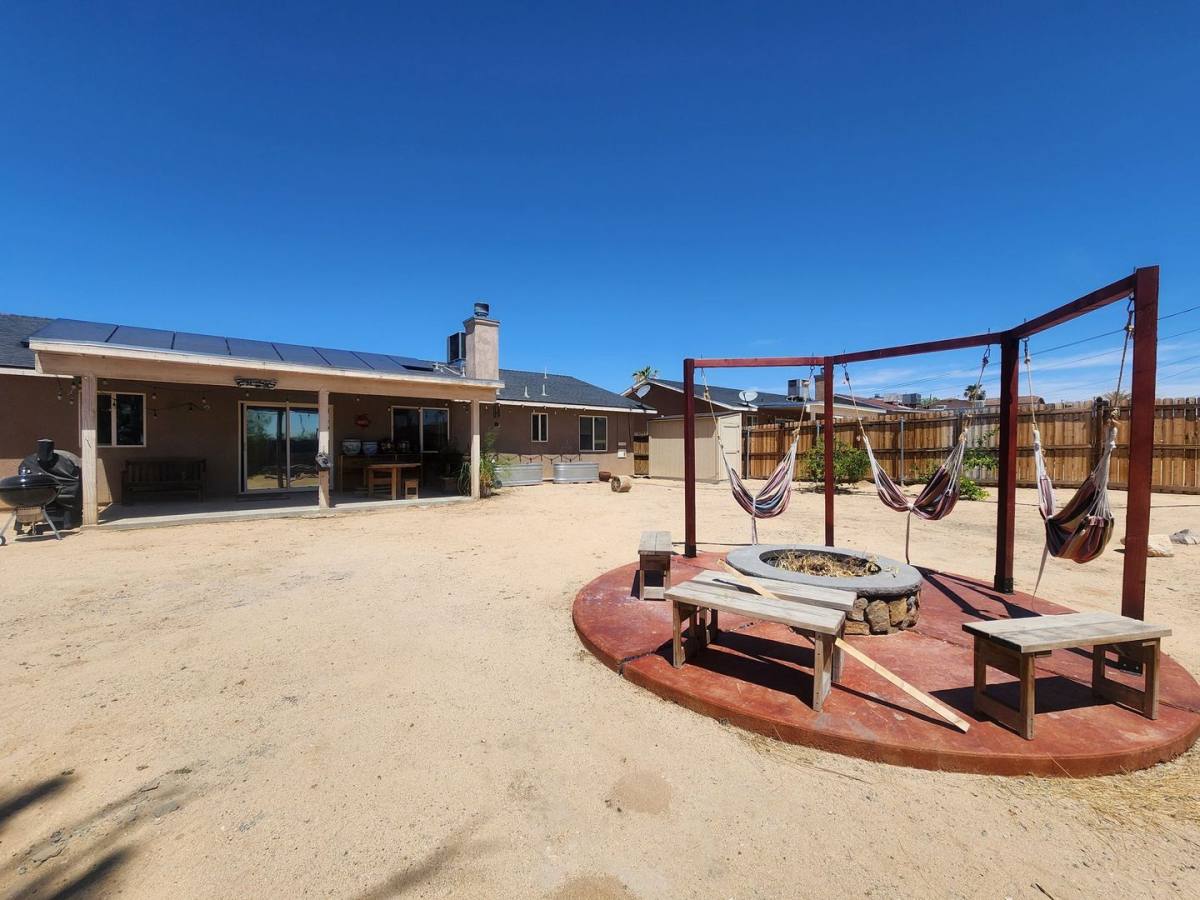 House for rent at 5995 Encelia Dr, Twentynine Palms, CA 92277