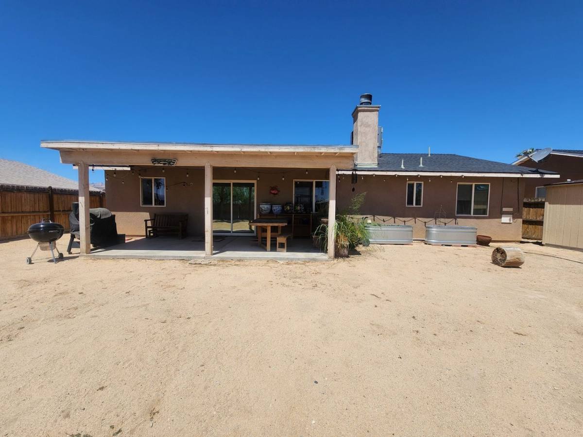 House for rent at 5995 Encelia Dr, Twentynine Palms, CA 92277