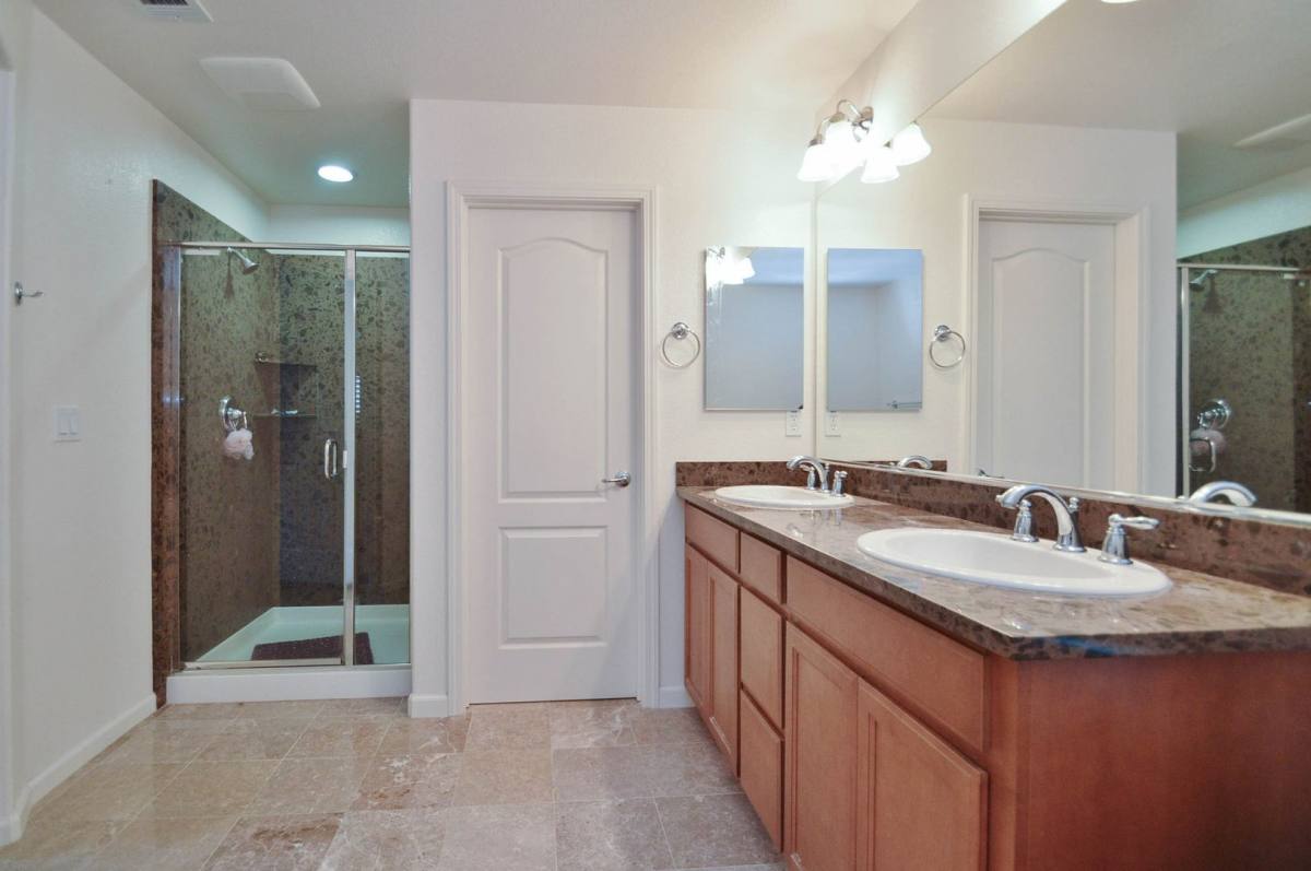 House for rent at 2540 Lakeport Dr, Hayward, CA 94545