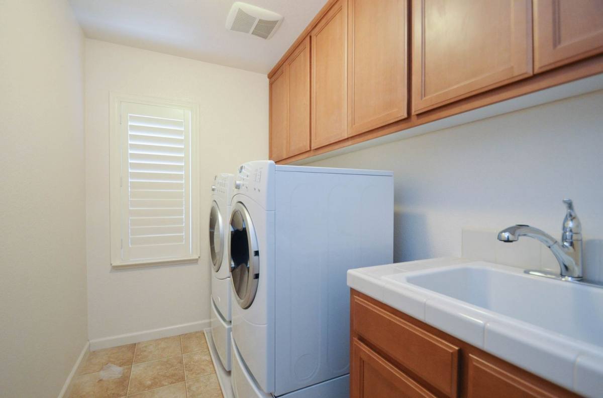 House for rent at 2540 Lakeport Dr, Hayward, CA 94545