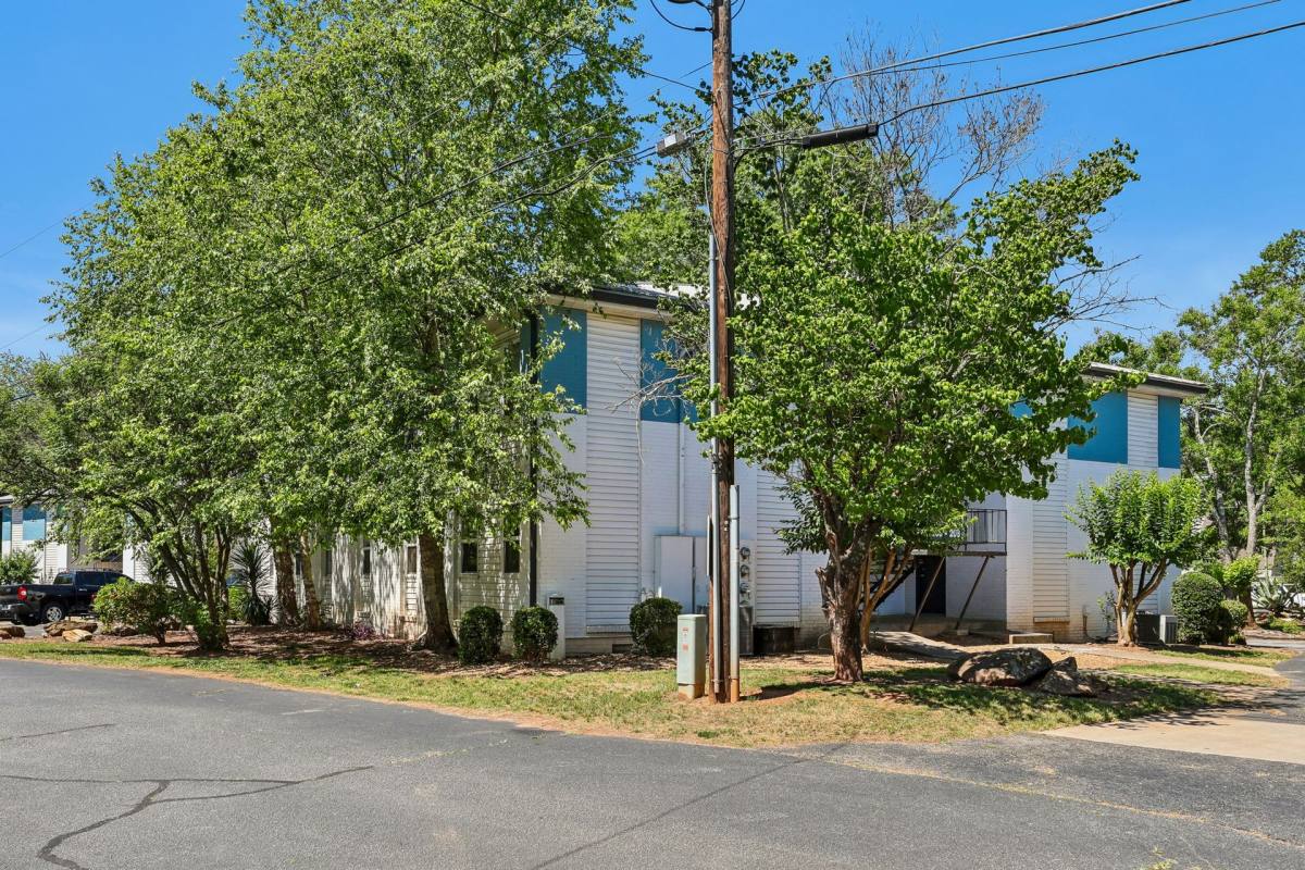 Apartment for rent at 830 Sunset Dr, Athens, GA 30606