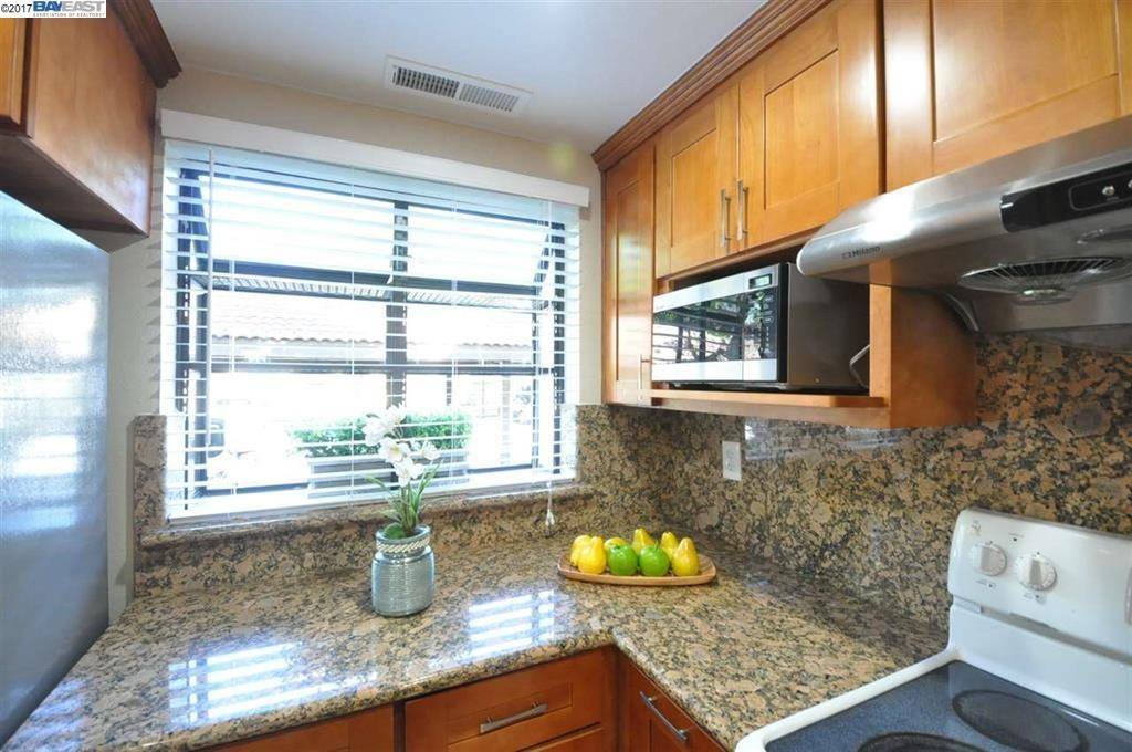 Townhouse for rent at 6015 Joaquin Murieta Ave #B, Newark, CA 94560