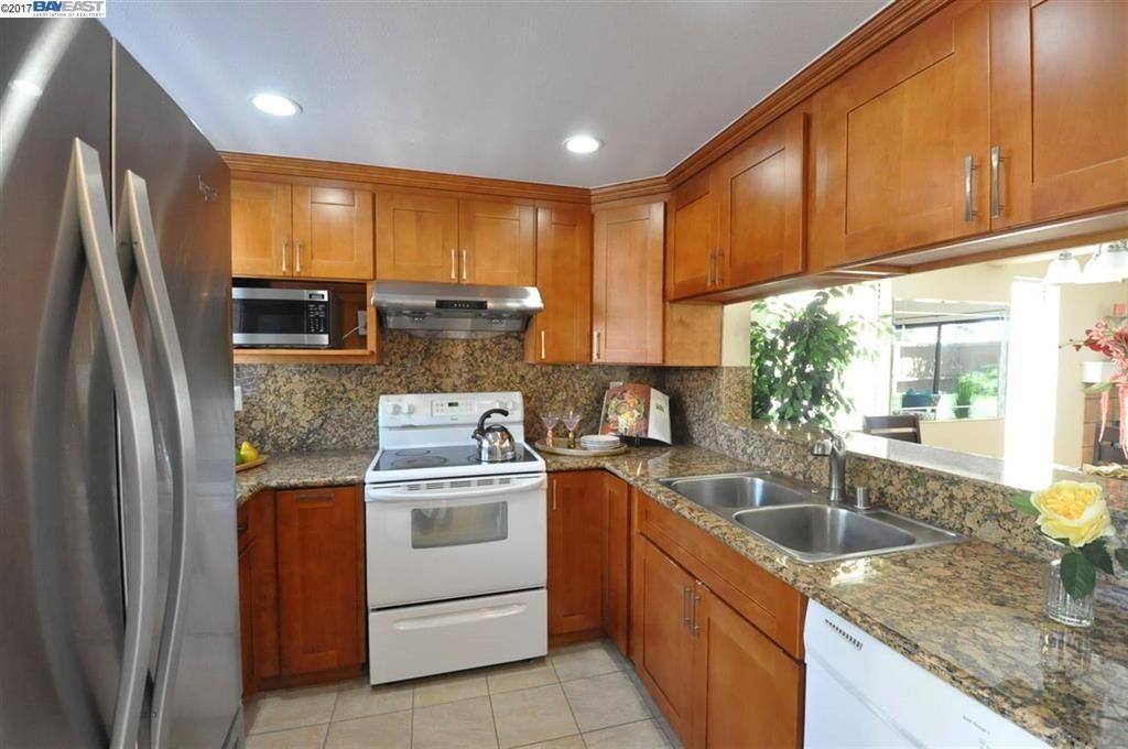 Townhouse for rent at 6015 Joaquin Murieta Ave #B, Newark, CA 94560