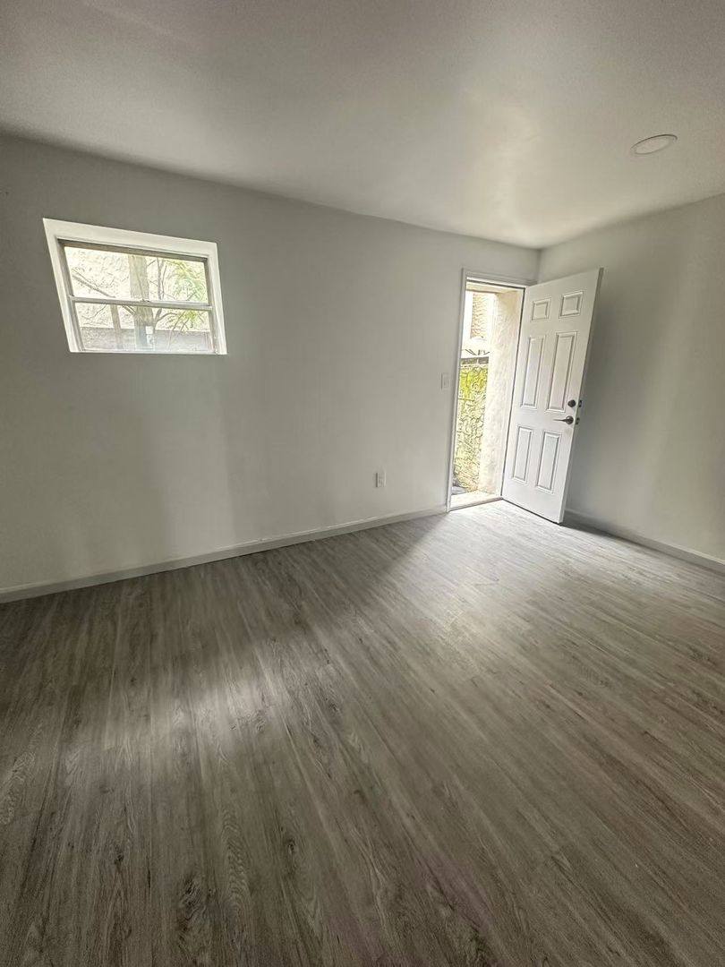 Apartment for rent at 915 Washington Ave, Philadelphia, PA 19147
