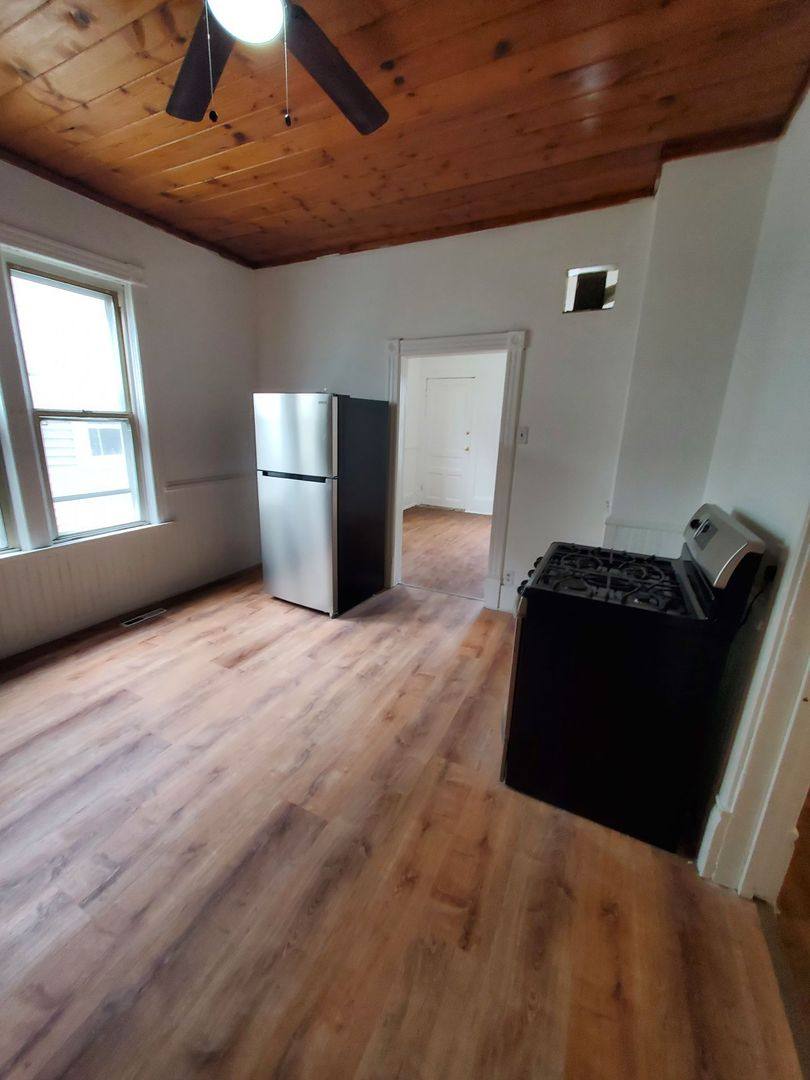 Apartment for rent at 1568 W Windlake Ave, Milwaukee, WI 53215