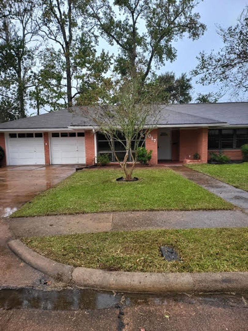 House for rent at 1017 Oak Dr, Liberty, TX 77575