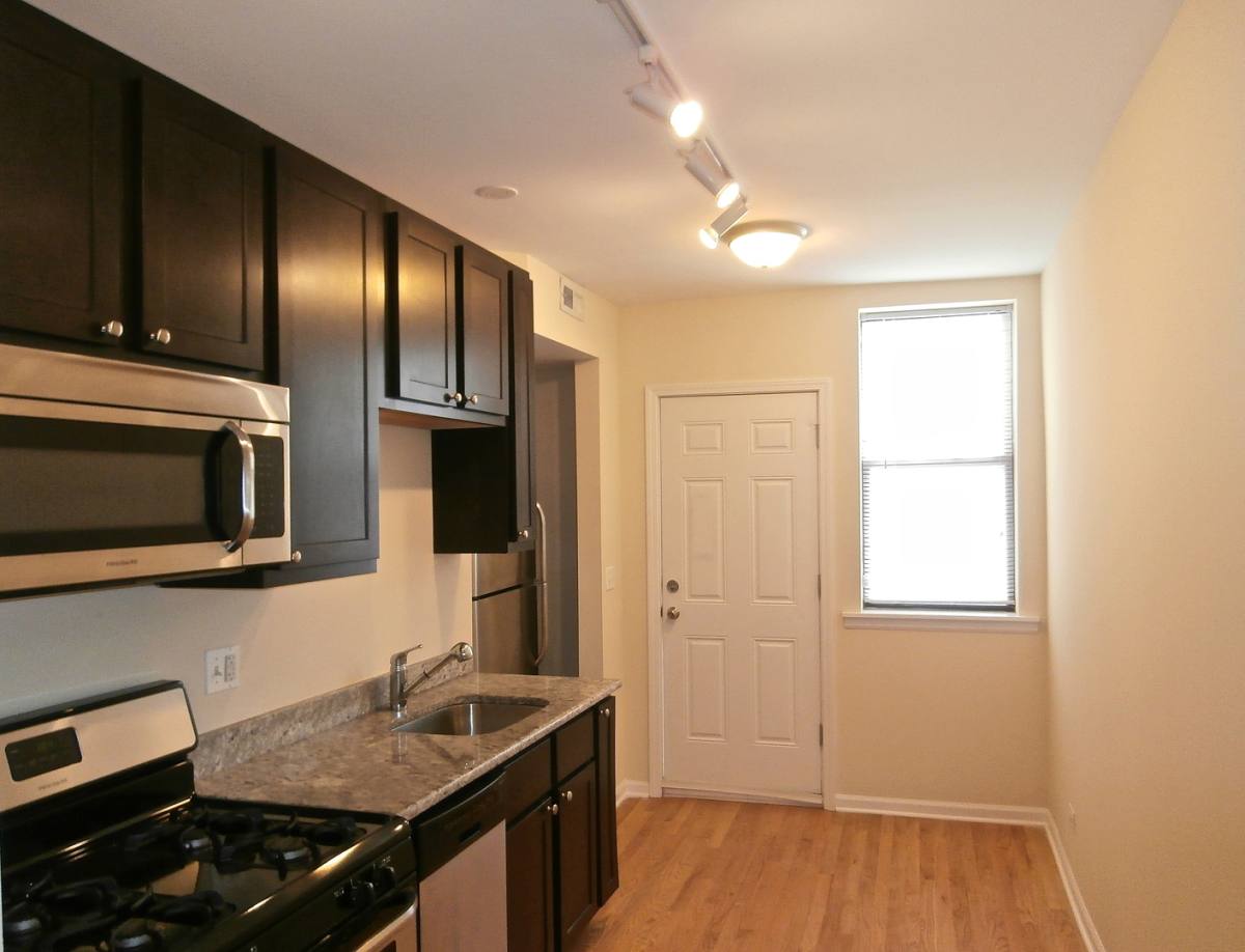 Apartment for rent at 2801-05 W Lawrence, Chicago, IL 60625