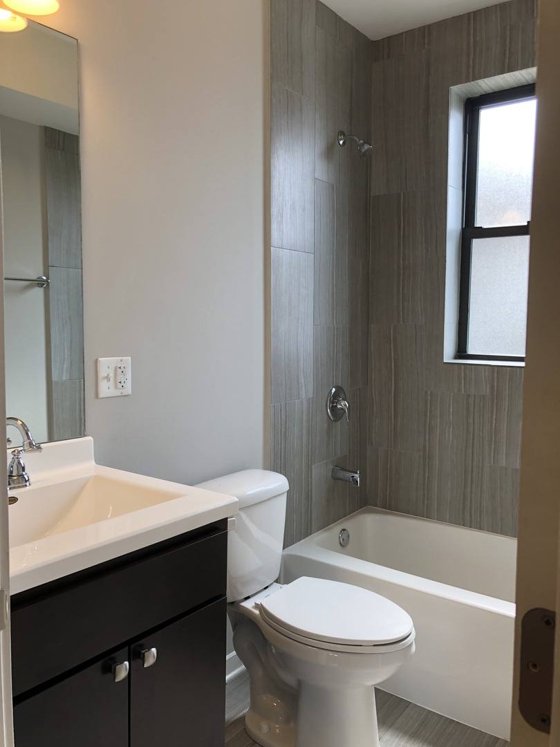 Apartment for rent at 6700-04 N Artesian, Chicago, IL 60645