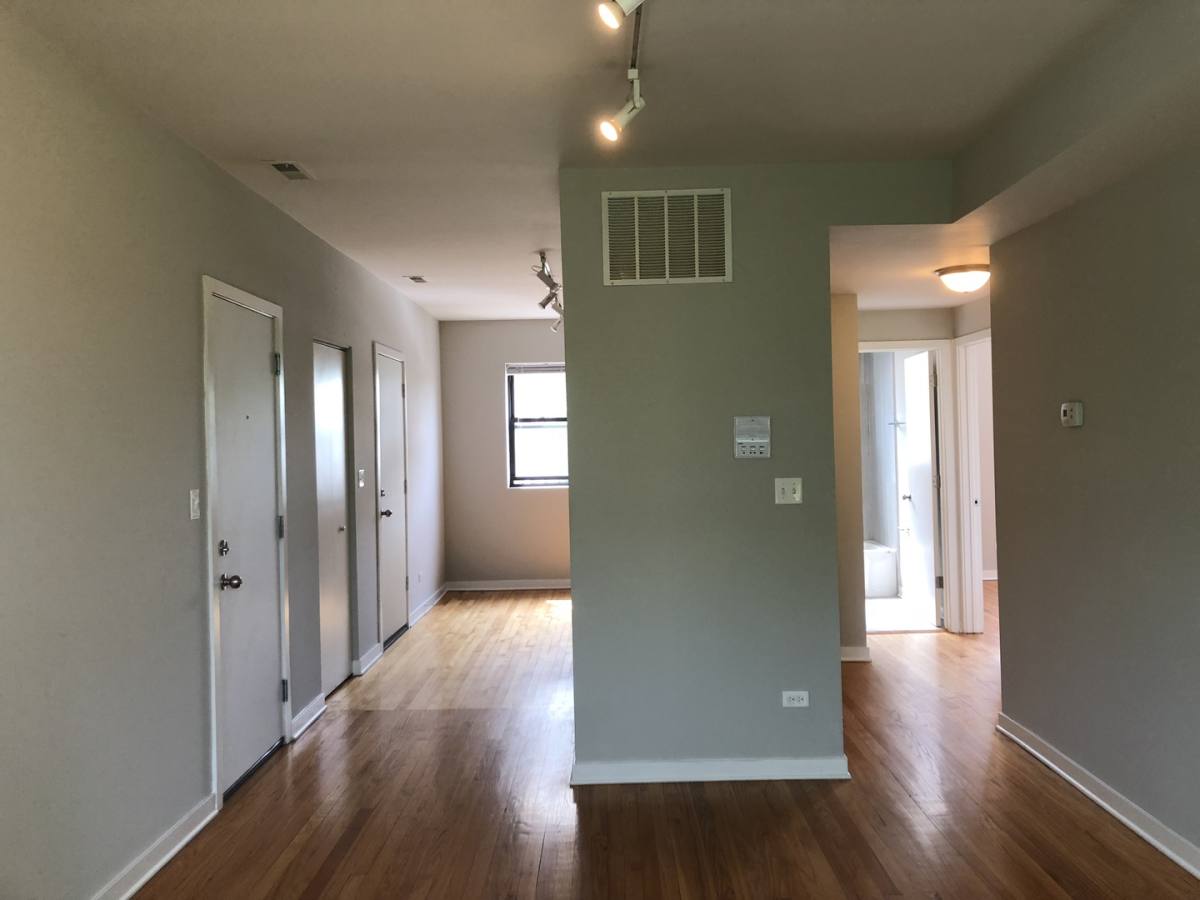 Apartment for rent at 6700-04 N Artesian, Chicago, IL 60645