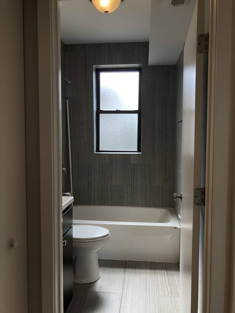 Apartment for rent at 6700-04 N Artesian, Chicago, IL 60645