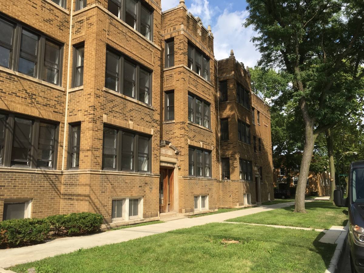 Apartment for rent at 6700-04 N Artesian, Chicago, IL 60645