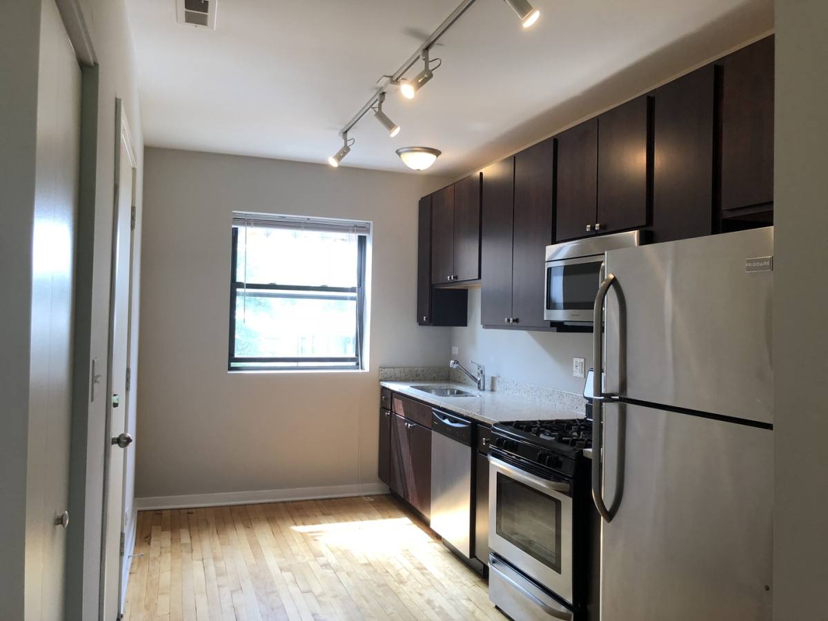 Apartment for rent at 6700-04 N Artesian, Chicago, IL 60645