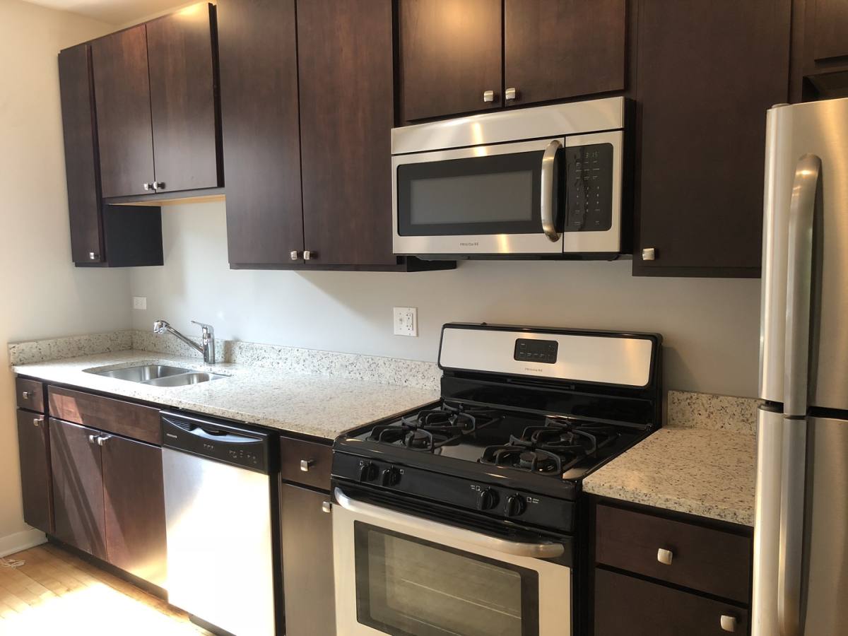 Apartment for rent at 6700-04 N Artesian, Chicago, IL 60645