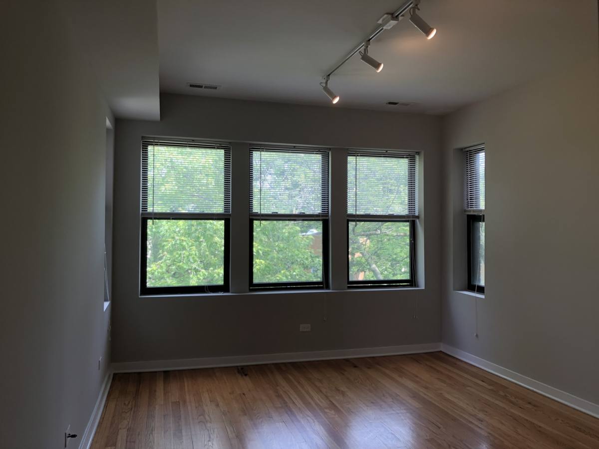 Apartment for rent at 6700-04 N Artesian, Chicago, IL 60645