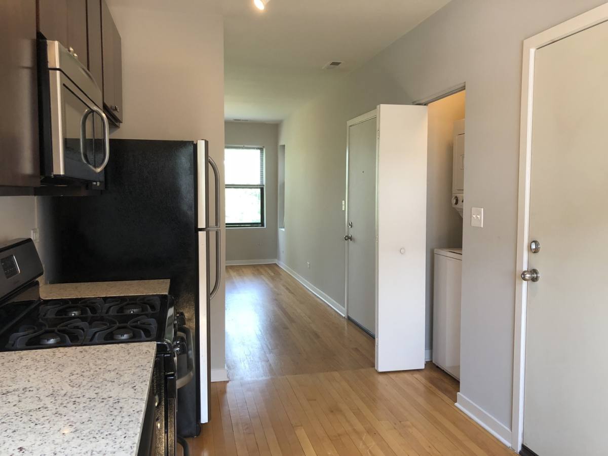 Apartment for rent at 6700-04 N Artesian, Chicago, IL 60645