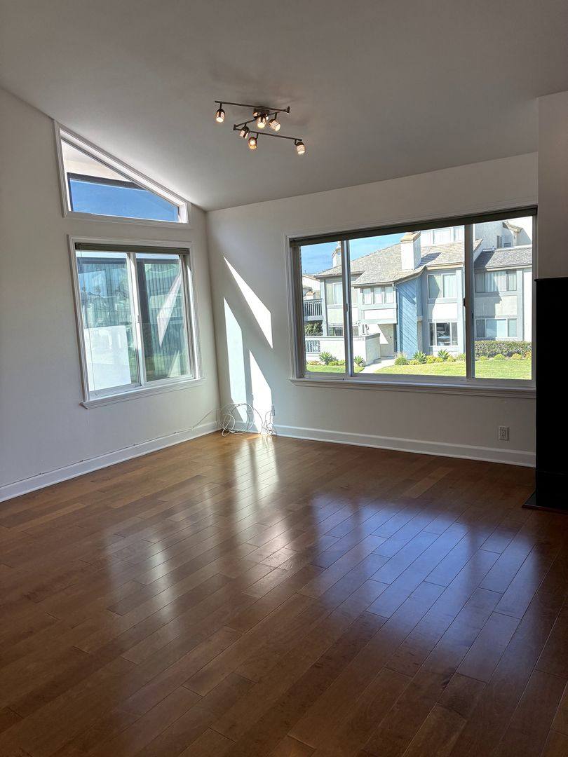 Apartment for rent at 3853 Sunset Lane Upstairs, Oxnard, CA 93035