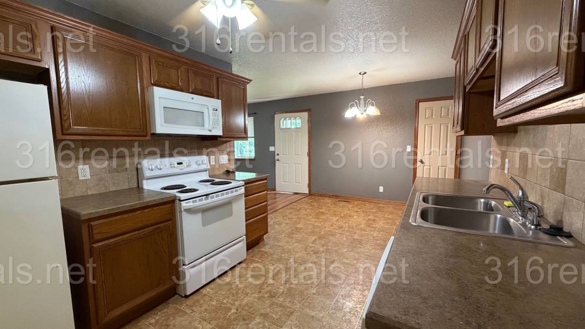 House for rent at 421 E 15th, Augusta, KS 67010