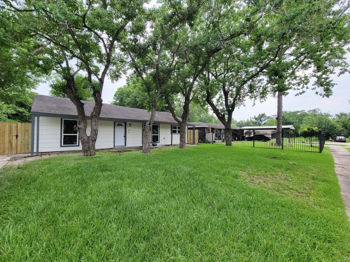 House for rent at 5606 Willow Glen Dr, Houston, TX 77033