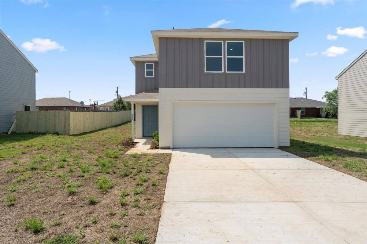 House for rent at 293 Victory Dr, Mabank, TX 75147