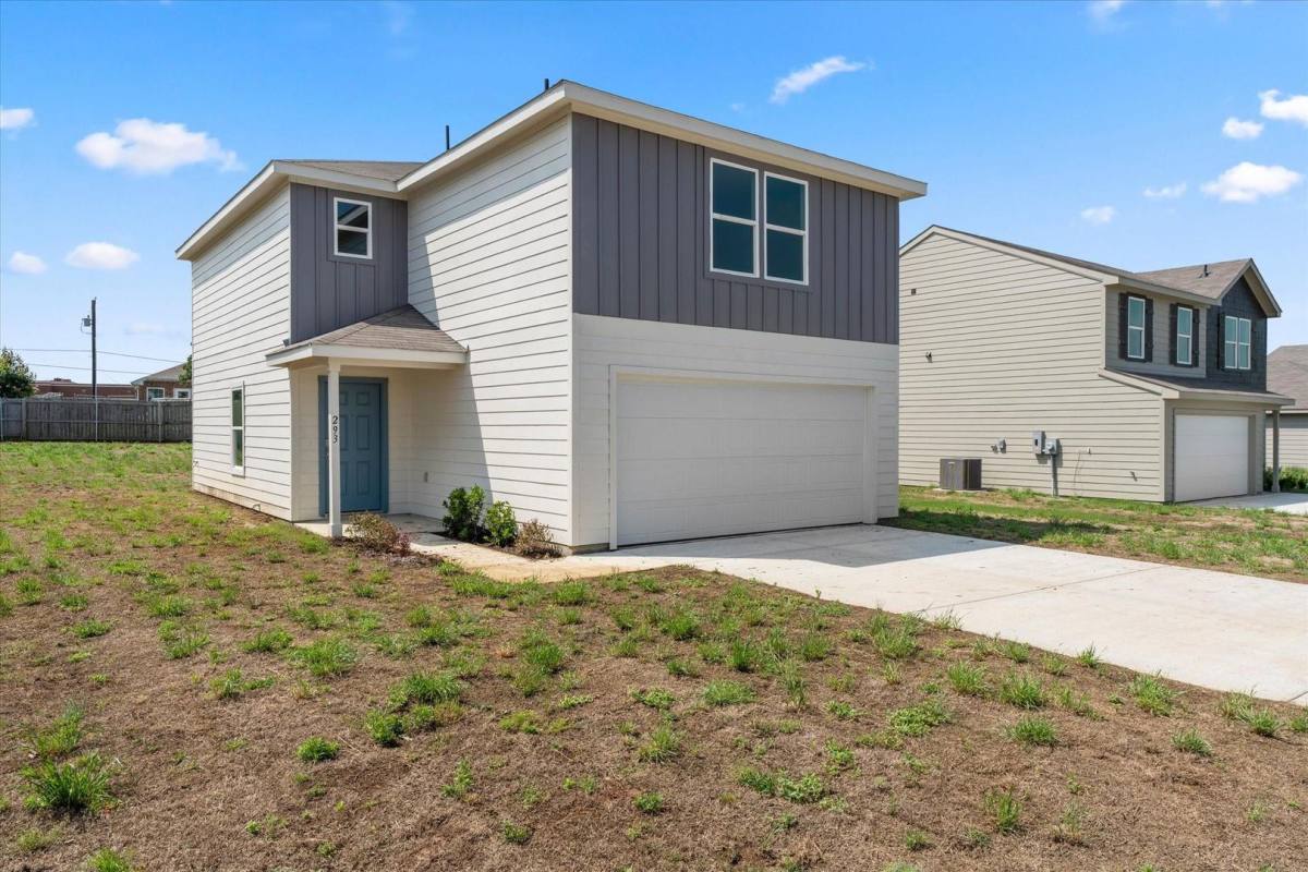 House for rent at 293 Victory Dr, Mabank, TX 75147