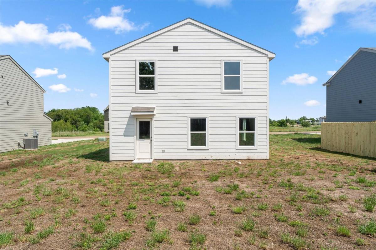 House for rent at 293 Victory Dr, Mabank, TX 75147