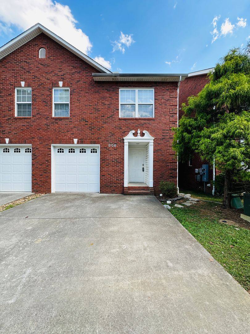 Townhouse for rent at 806 Blue Spruce Way, Knoxville, TN 37912