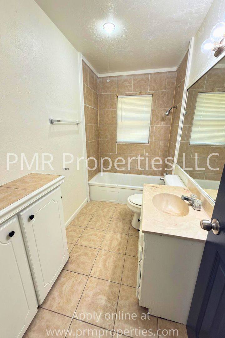 House for rent at 2604 SW Ave, Texarkana, TX 75505