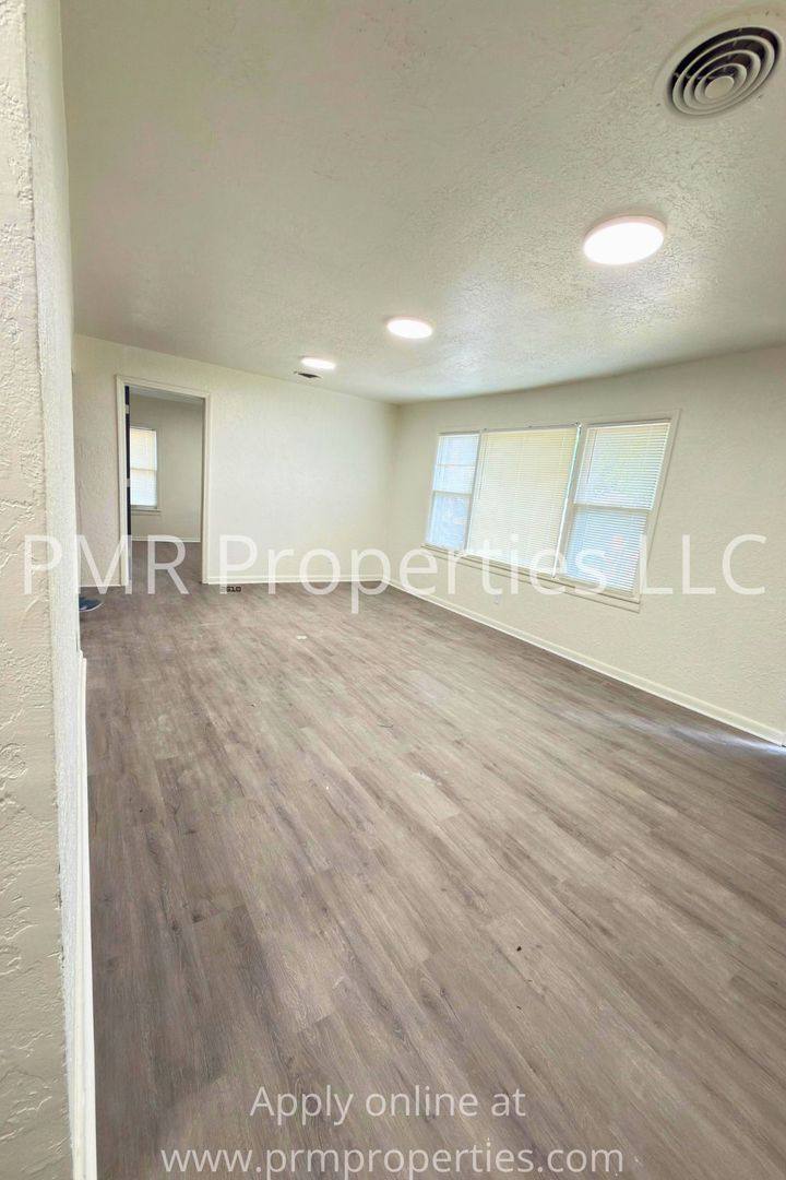 House for rent at 2604 SW Ave, Texarkana, TX 75505