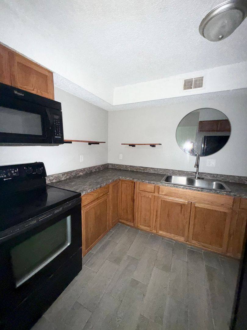 Apartment for rent at 1526 Pineville Rd, Neosho, MO 64850