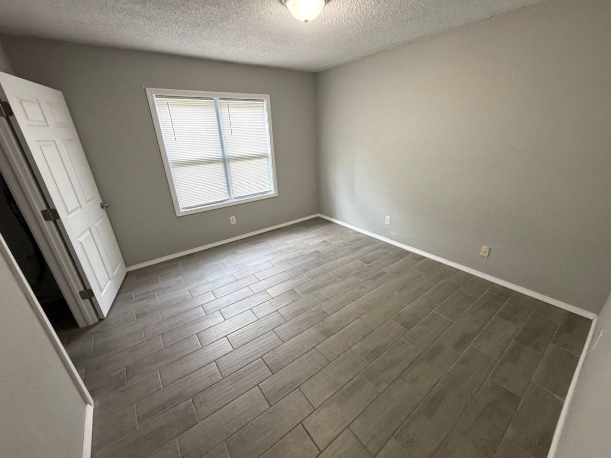 Apartment for rent at 1526 Pineville Rd, Neosho, MO 64850