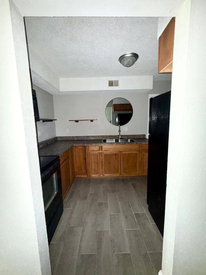 Apartment for rent at 1526 Pineville Rd, Neosho, MO 64850