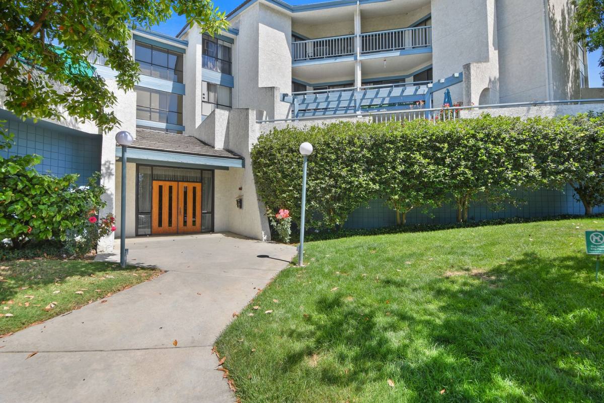 Condo for rent at 4260 Via Arbolada, Los Angeles, CA 90042