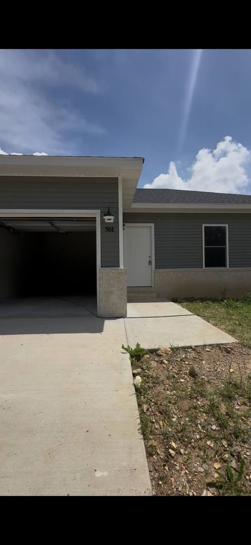 Apartment for rent at 590-588 N Airport Rd, Strafford, MO 65757