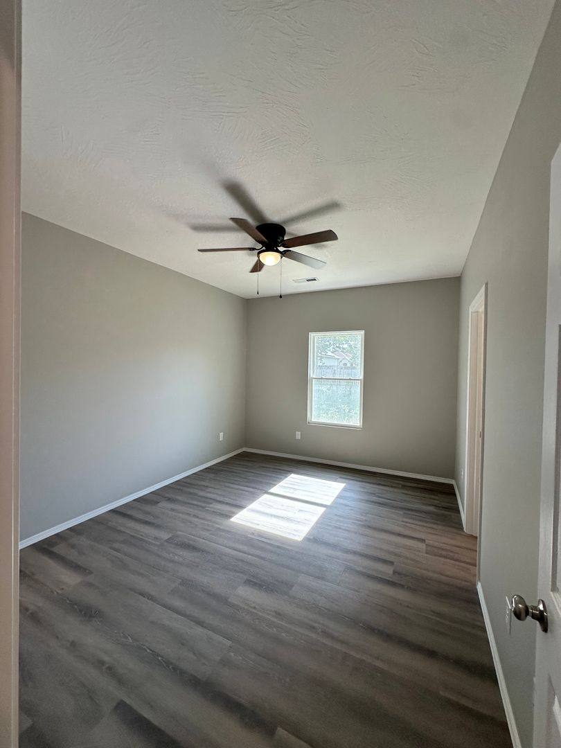 Apartment for rent at 590-588 N Airport Rd, Strafford, MO 65757