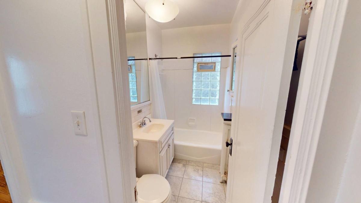 Apartment for rent at 12479 Cedar Rd, Cleveland, OH 44106