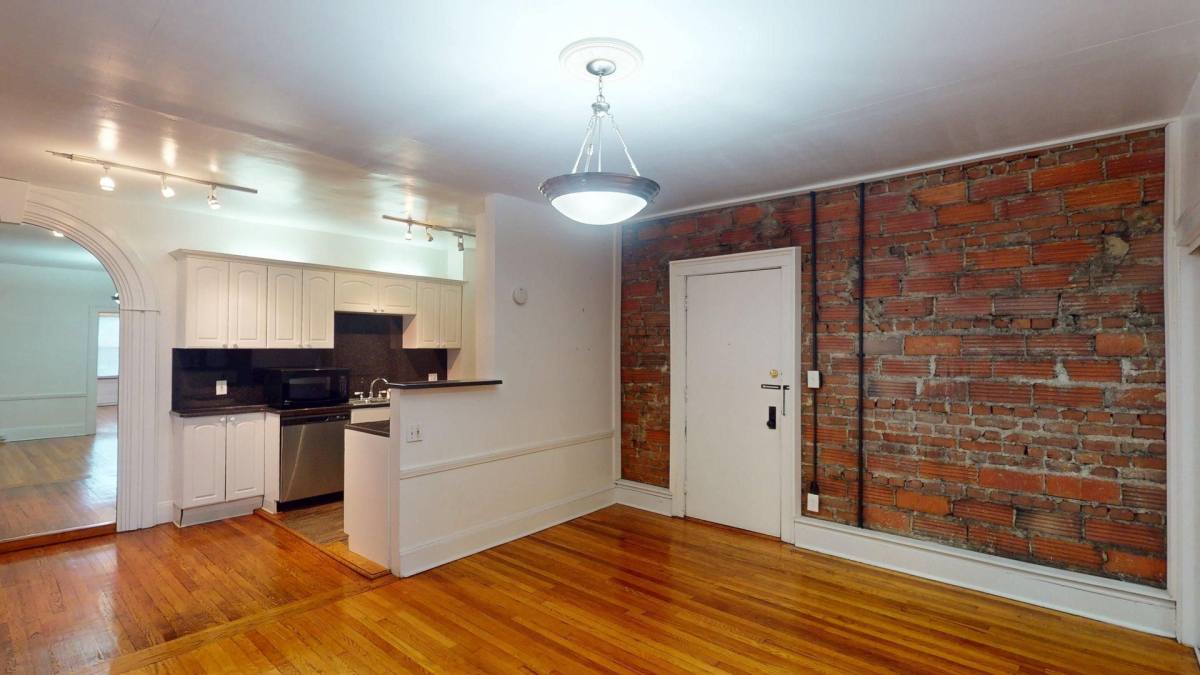 Apartment for rent at 12479 Cedar Rd, Cleveland, OH 44106
