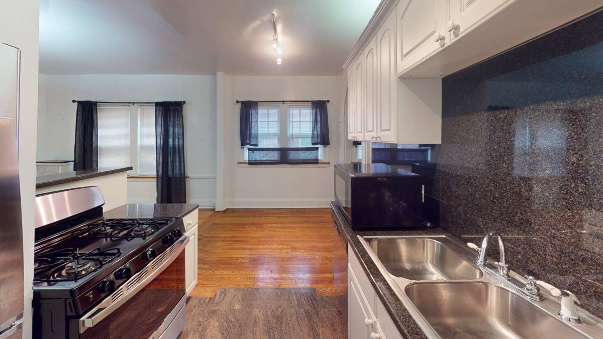 Apartment for rent at 12479 Cedar Rd, Cleveland, OH 44106