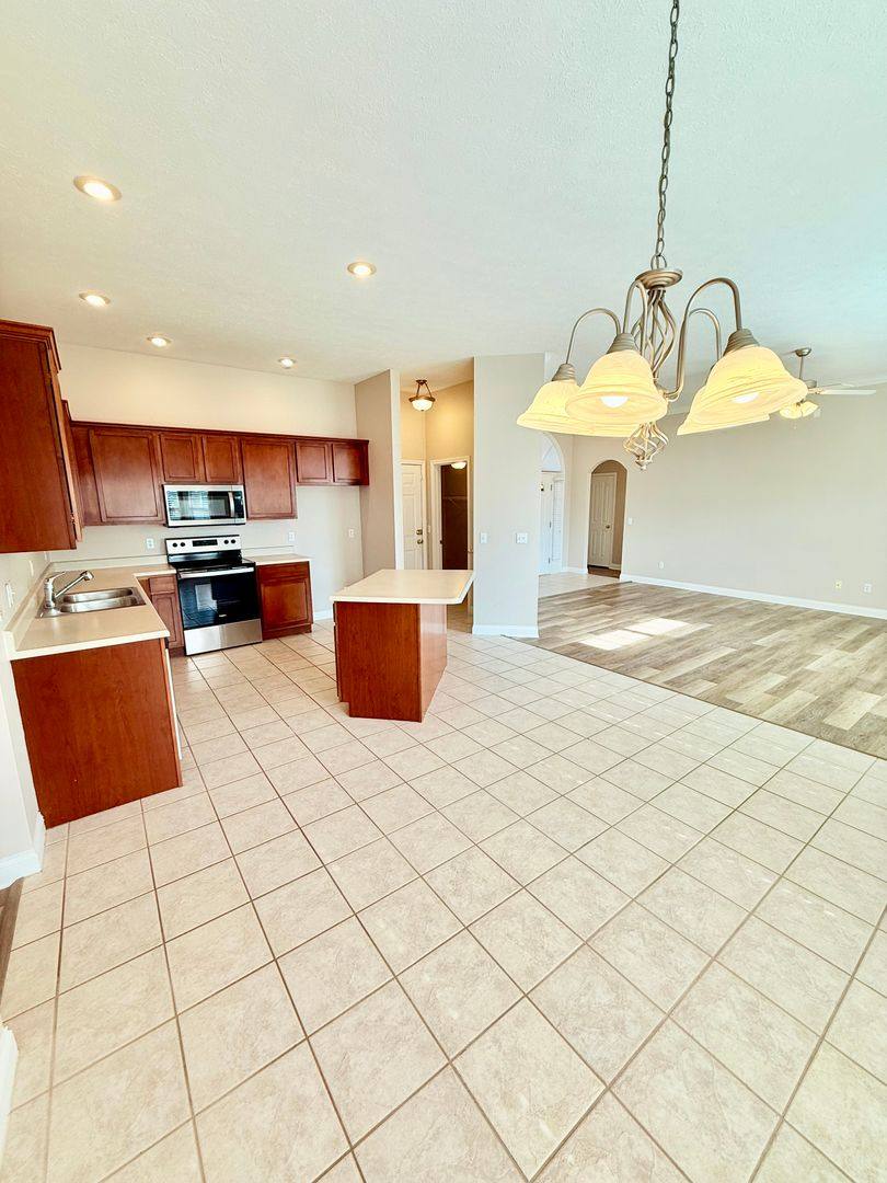 House for rent at 1148 S Elmwood Ave, Springfield, MO 65804
