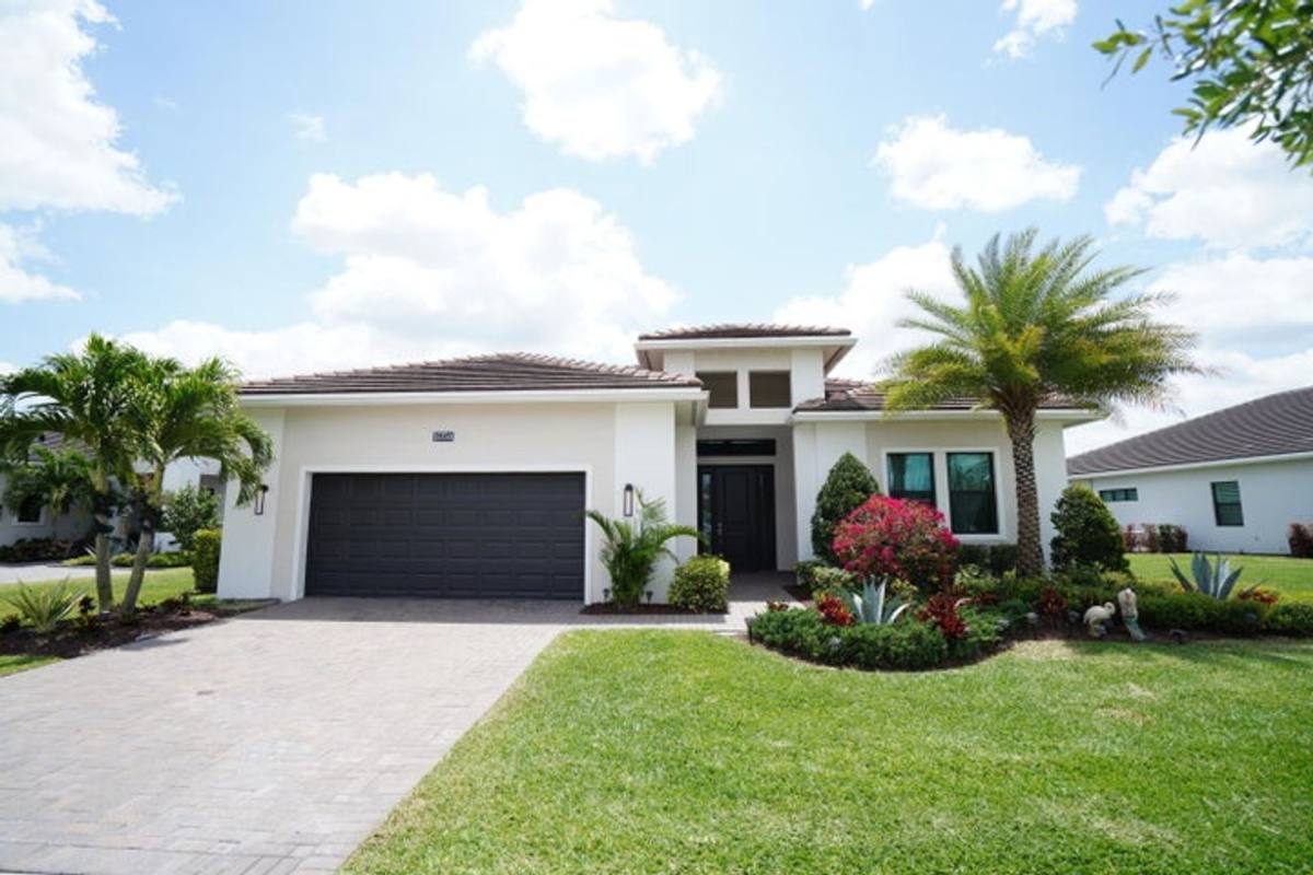 House for rent at 15750 Longboat Key Dr, Loxahatchee, FL 33470