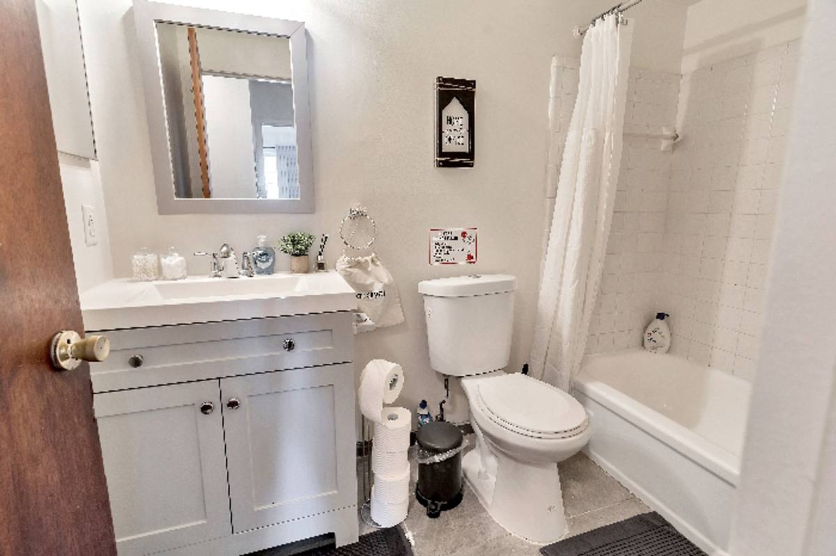Apartment for rent at 1260 W Nine Mile Rd, Ferndale, MI 48220