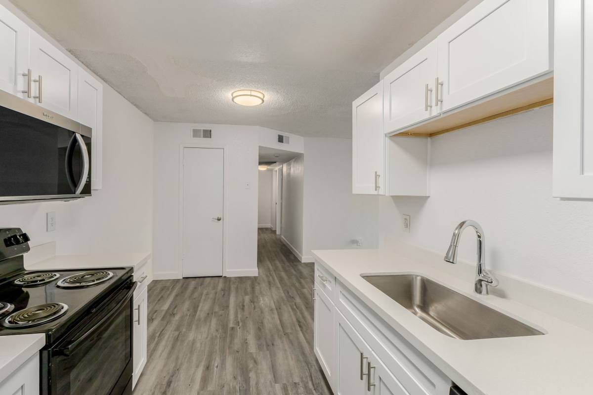 Apartment for rent at 27 E Corona Ave, Phoenix, AZ 85040