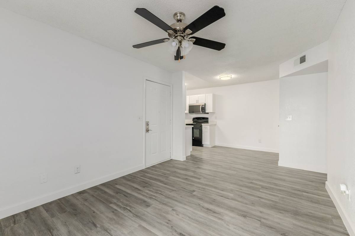 Apartment for rent at 27 E Corona Ave, Phoenix, AZ 85040