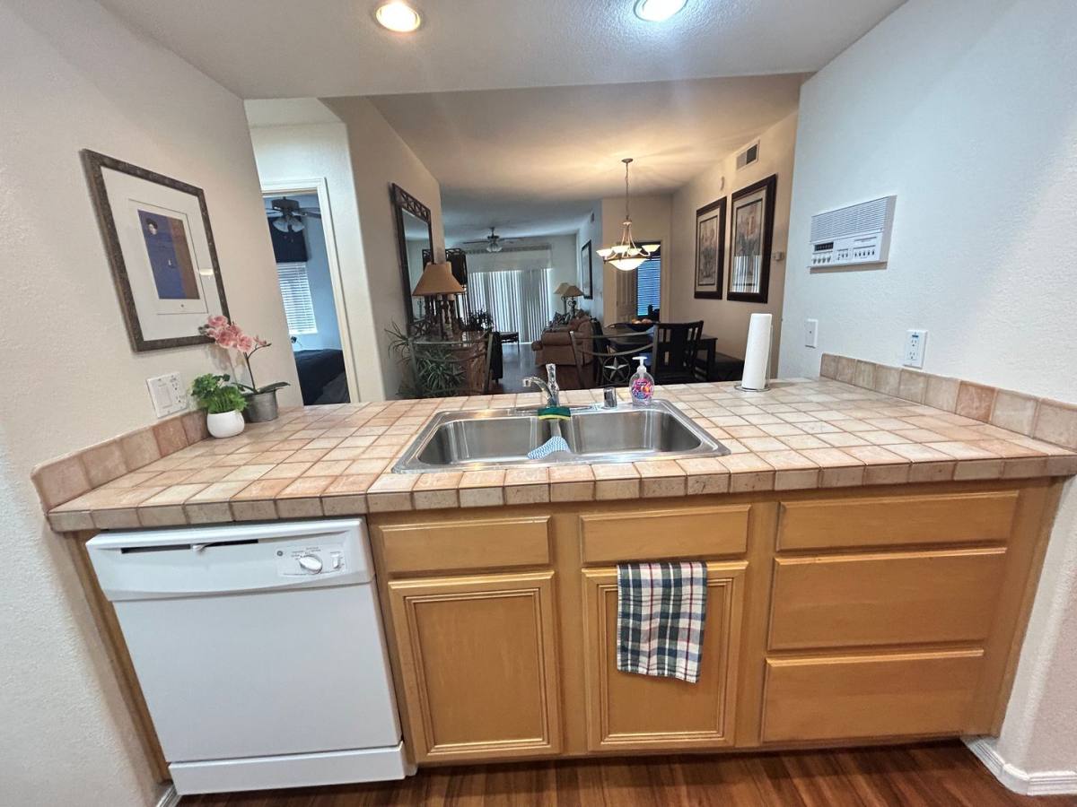House for rent at 7401 W Arrowhead Clubhouse Dr, Glendale, AZ 85308