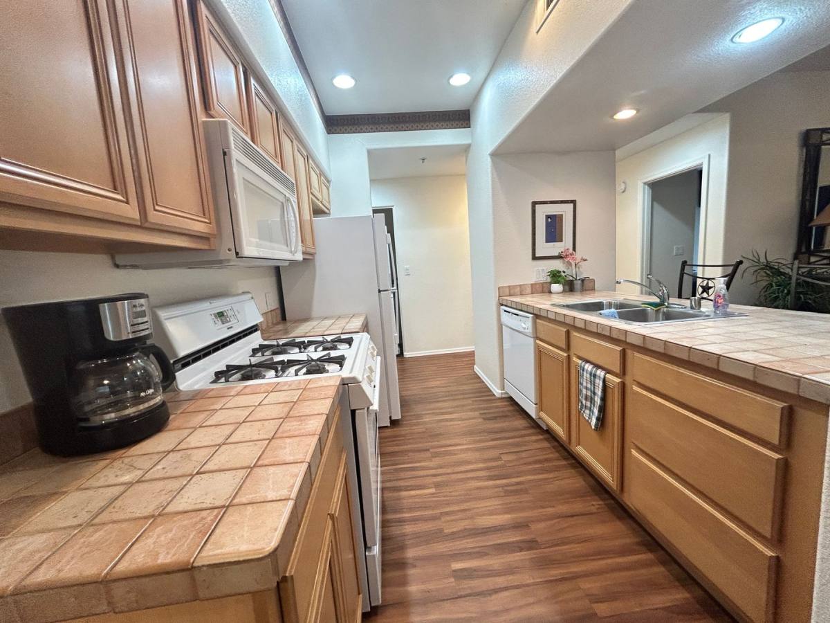 House for rent at 7401 W Arrowhead Clubhouse Dr, Glendale, AZ 85308